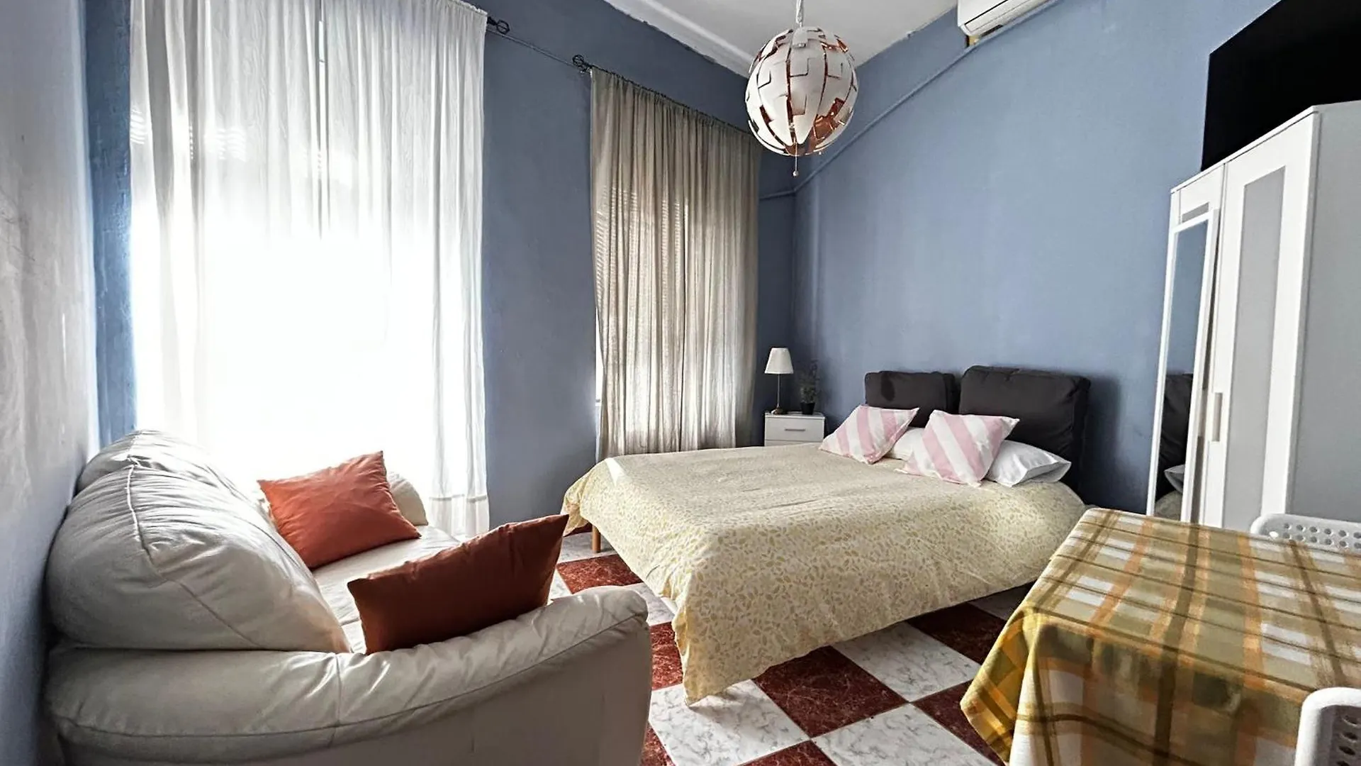 Santa Isabel Low Cost Rooms In Private House Sevilha 0*,  Espanha