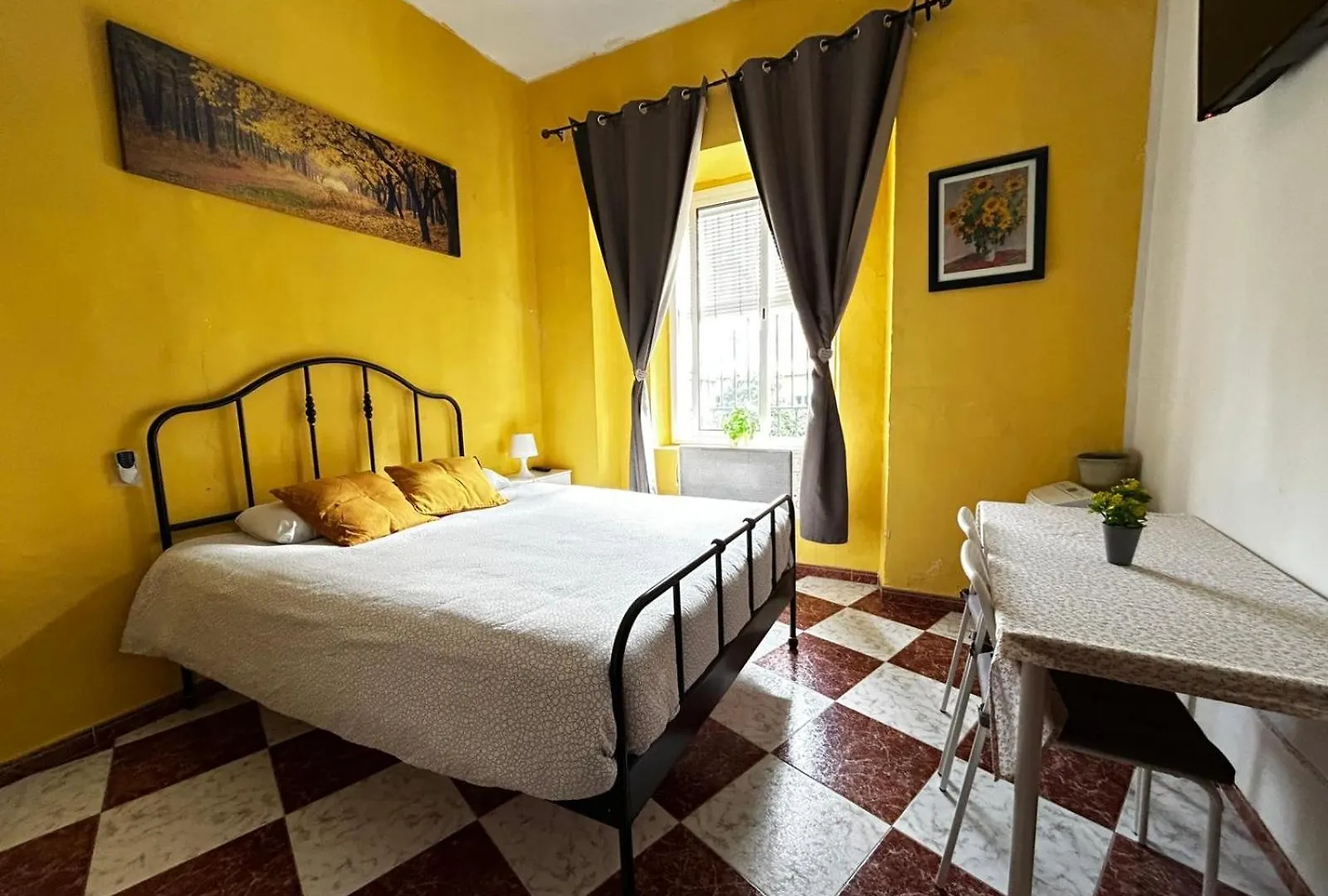 Santa Isabel Low Cost Rooms In Private House Sevilha