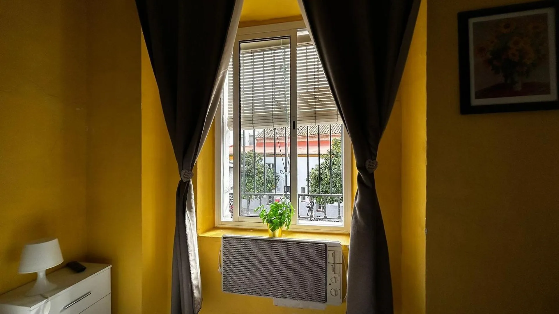 Santa Isabel Low Cost Rooms In Private House Sevilha Casa de hóspedes