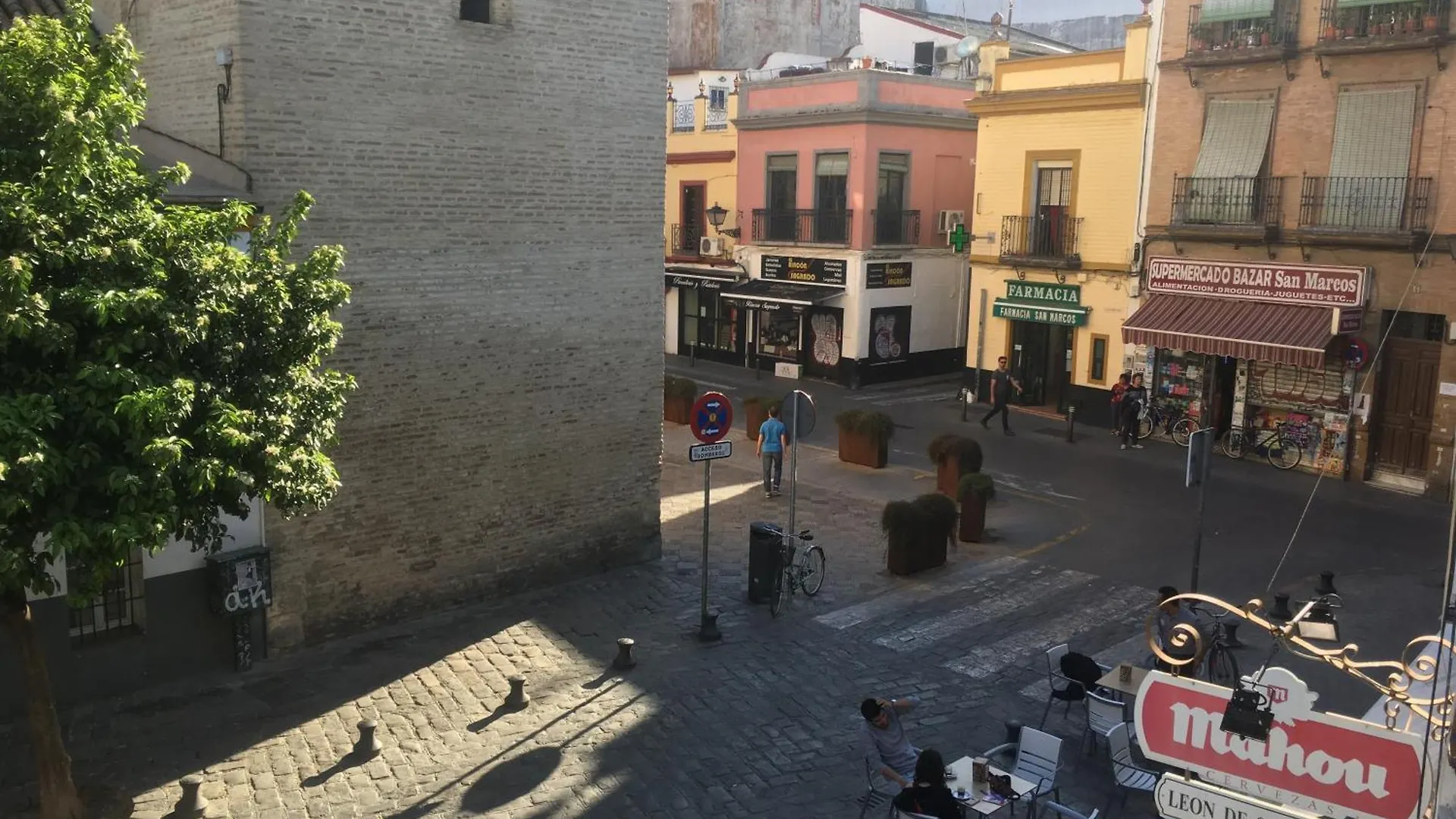 Santa Isabel Low Cost Rooms In Private House Sewilla Pensjonat