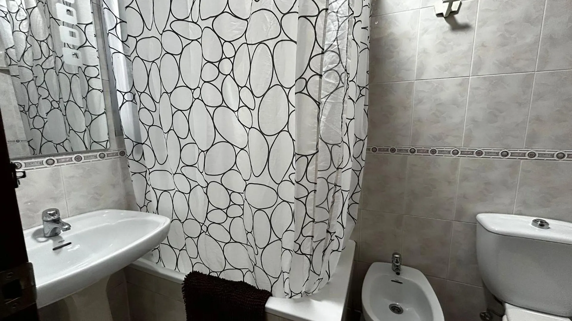 Santa Isabel Low Cost Rooms In Private House Sewilla