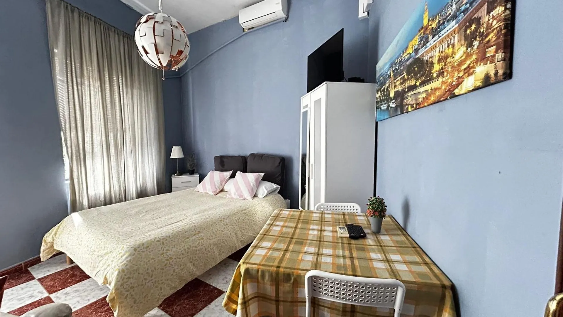 Santa Isabel Low Cost Rooms In Private House Sewilla Hiszpania