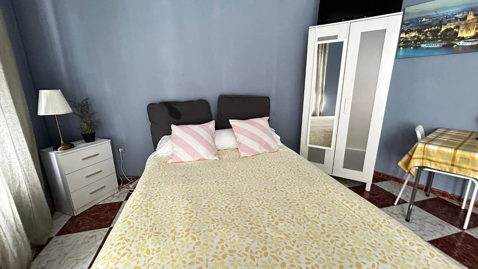 Pensjonat Santa Isabel Low Cost Rooms In Private House Sewilla