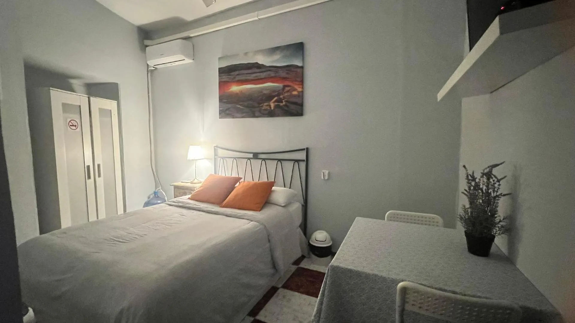 Santa Isabel Low Cost Rooms In Private House Sewilla Hiszpania
